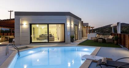 Villa Chnaris - Private Pool and Sauna