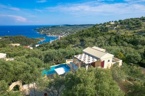 2 bedrooms - Kalliope Villa - Classic Modern With a Splash of Glam (Paxos)