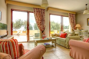 2 bedrooms - Kalliope Villa - Classic Modern With a Splash of Glam (Paxos)