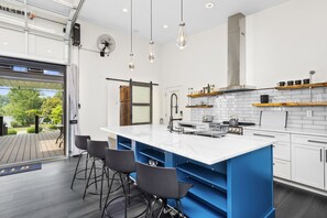 Private kitchen - Osceola Lake Retreat minutes from Downtown, Breweries, Crafts, Equestrian Trail (Hendersonville)