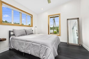 2 bedrooms, iron/ironing board, WiFi, bed sheets - Osceola Lake Retreat minutes from Downtown, Breweries, Crafts, Equestrian Trail (Hendersonville)