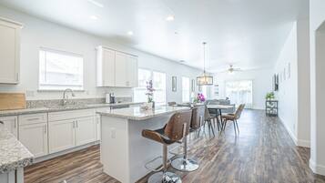 Fridge, oven, stovetop, dishwasher