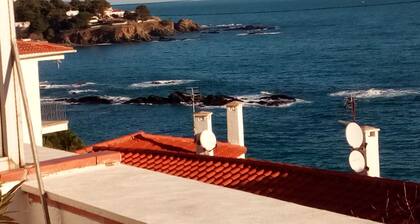 Superbe Appartement Rénové, vue sur mer et Garage, à Llança à 100m de la Plage i