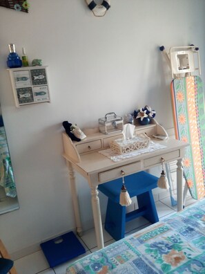 2 makuuhuonetta, silitysrauta/-lauta, ilmainen Wi-Fi, vuodevaatteet