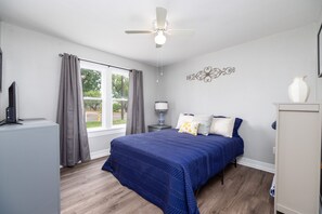 2 bedrooms, WiFi, bed sheets - Cozy home is 5 min from Shannon Medical facility 2/2 (San Angelo)