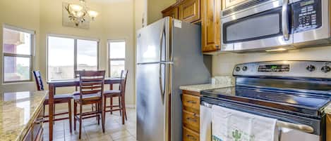 Refrigerador, microondas, placa de cocina, lavavajillas