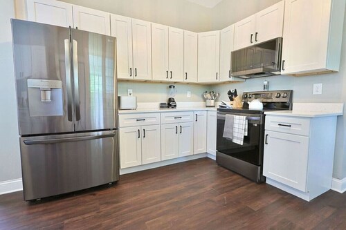 NEW! Classy 3BR Home ~ 5 min to DT + Eateries