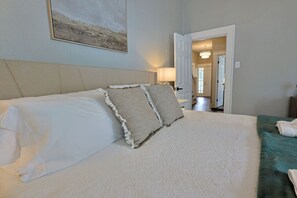 3 chambres, fer et planche à repasser, Wi-Fi, draps fournis