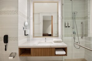 Articles de toilette gratuits, sĂšche-cheveux, peignoirs, bidet