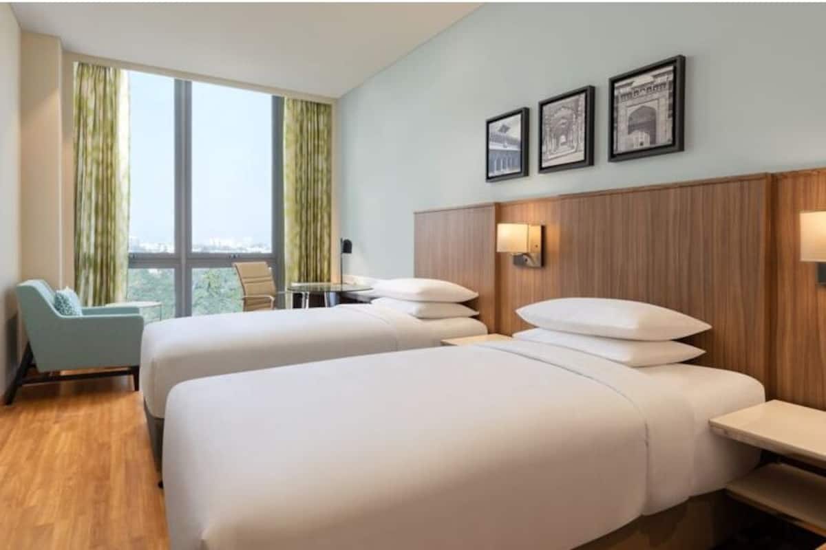 1 bedroom, premium bedding, minibar, in-room safe