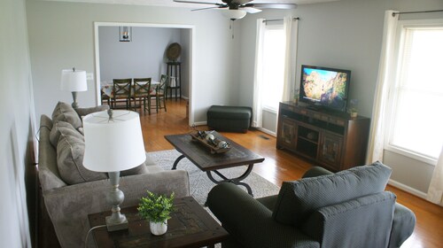 Country home 30 minutes from downtown Nashville! 