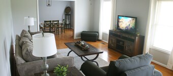 Country home 30 minutes from downtown Nashville! 