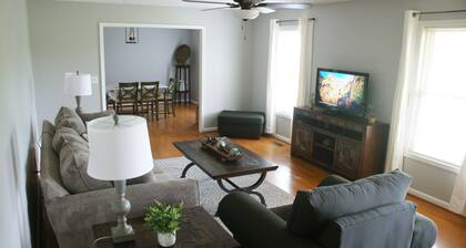 Country home 30 minutes from downtown Nashville!