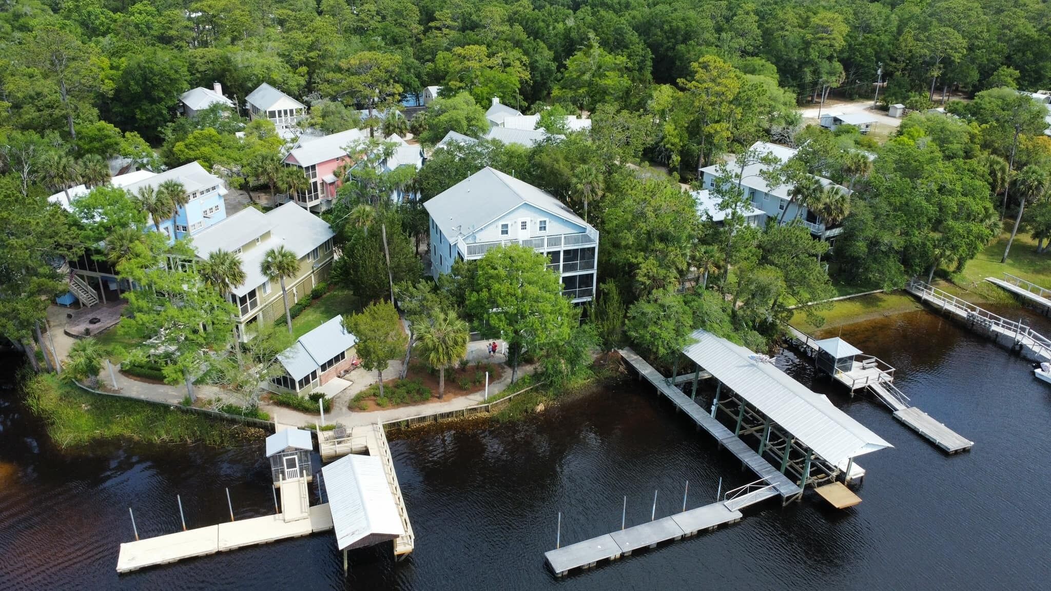3 Story Waterfront Home with Private Dock; Sleeps 20!!!