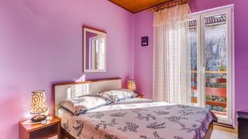 3 bedrooms, iron/ironing board, Internet, bed sheets