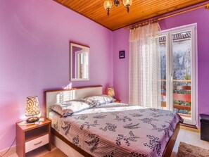 3 chambres, fer et planche à repasser, Wi-Fi, draps fournis