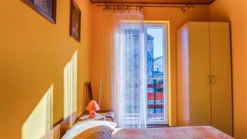 3 slaapkamers, een strijkplank/strijkijzer, wifi, beddengoed