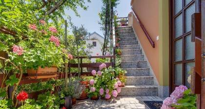 Apartment Blamax with Terrace and Sea View