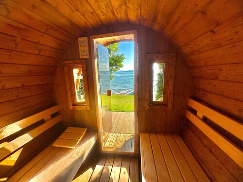 Lakefront vacation home with private beach & sauna – Villa Noho