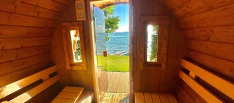 Lakefront vacation home with private beach & sauna – Villa Noho