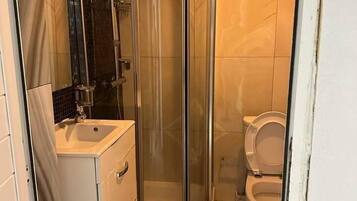 Apartemen, 2 Tempat Tidur Queen | Kamar mandi | Shower, pengering rambut,  dan handuk