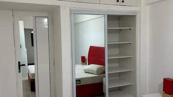 Apartment, 2 Queen Beds | 2 bedrooms, iron/ironing board, free WiFi, bed sheets