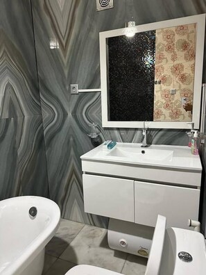 Apartment, 2 Queen Beds | Bathroom | Shower, hair dryer, towels - Remarkable 2-bed Apartment in Luanda (Luanda)