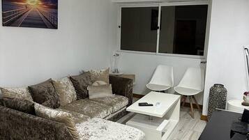 Apartment, 2 Queen Beds | Living area