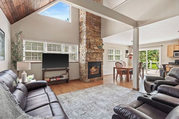 Cozy Living Room and Open Concept Main Floor