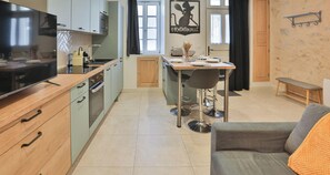 Kühlschrank, Mikrowelle, Ofen, Geschirrspüler