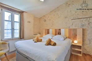 2 bedrooms, iron/ironing board, free WiFi