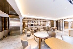 A modern hotel lobby with marble flooring, contemporary furniture, and a central seating area. - Ji Hotel Shanghai Jiuting Street (Shanghai)