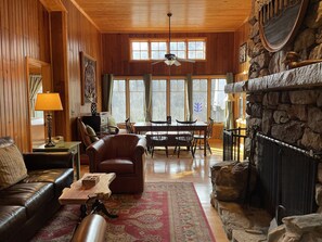 Smart TV, fireplace, DVD player, table tennis