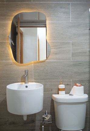 Dusche, Handtücher, Toilettenpapier