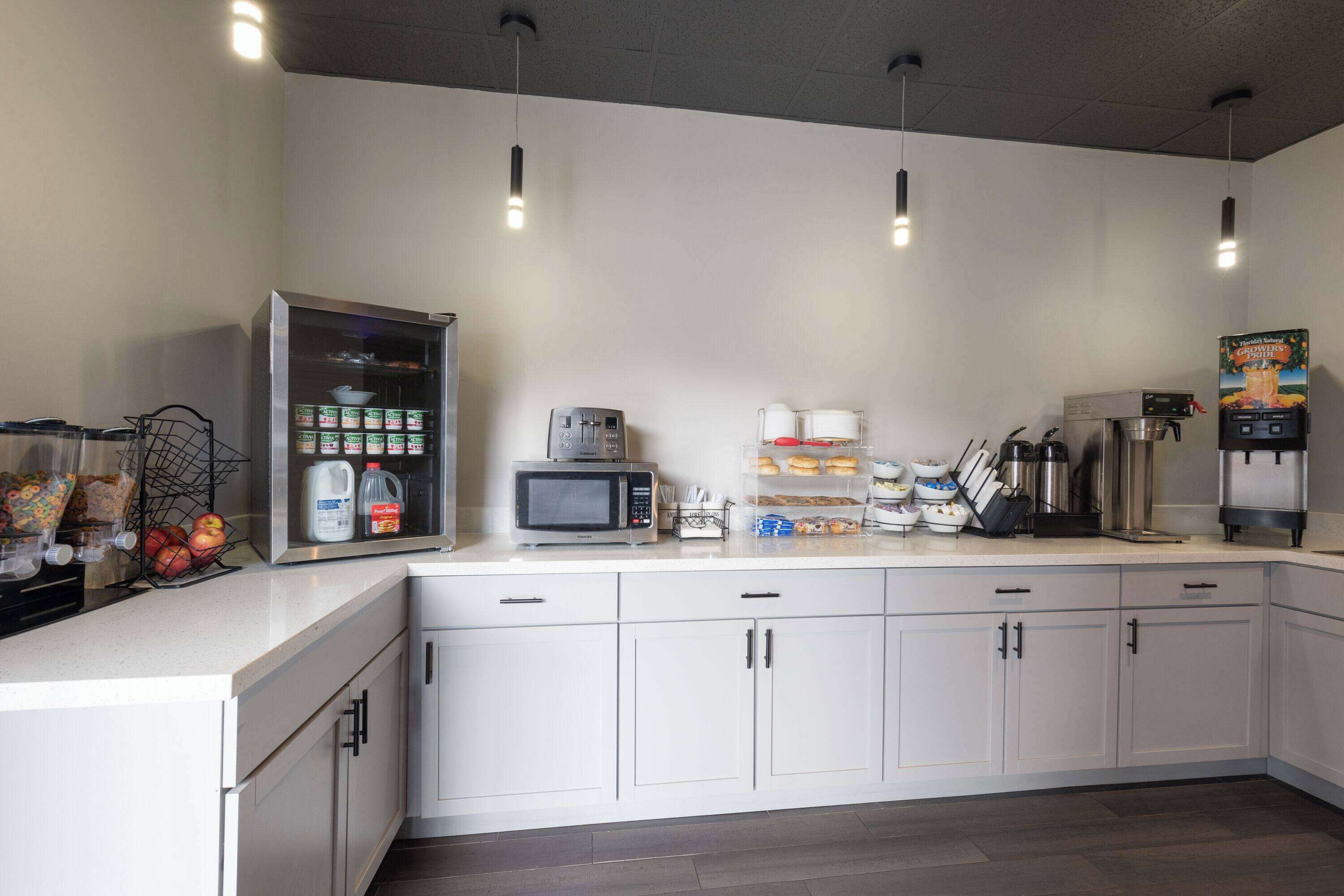 Free daily continental breakfast
