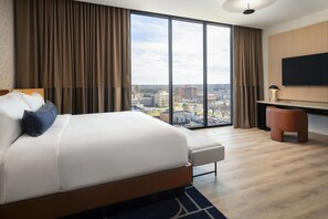 Signature Suite, 1 Bedroom | In-room safe, desk, laptop workspace, iron/ironing board - Cascade Hotel, Kansas City, a Tribute Portfolio Hotel (Kansas City)