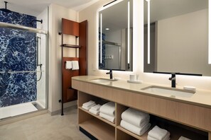 Free toiletries, hair dryer, towels, soap - Cascade Hotel, Kansas City, a Tribute Portfolio Hotel (Kansas City)