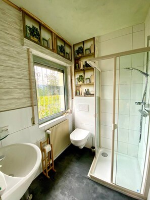 Een douche, toiletpapier