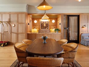 Lobby sitting area - Palihouse Hyde Park Village (Tampa)