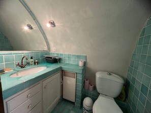 Douche, savon, papier toilette