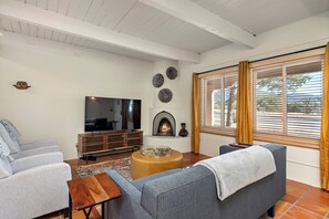 Smart TV y chimenea