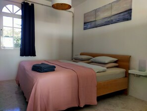 1 habitación, escritorio, tabla de planchar con plancha y wifi gratis 