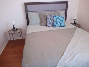 4 habitaciones, tabla de planchar con plancha, wifi y ropa de cama 