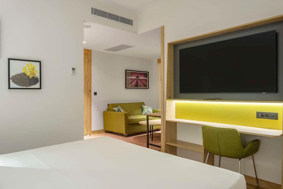 In-room safe, soundproofing, iron/ironing board