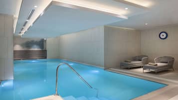 Una piscina techada