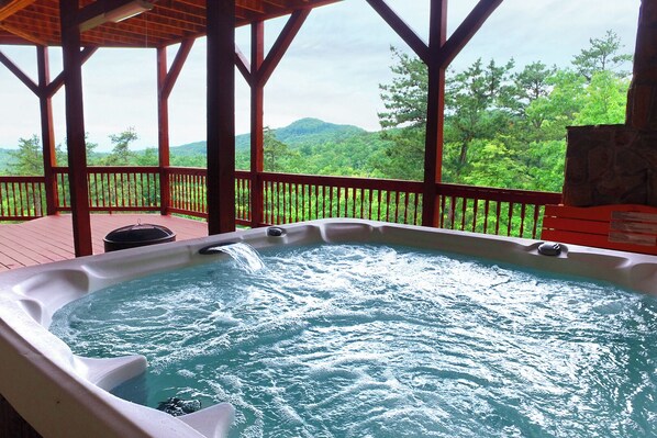 Outdoor spa tub