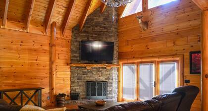 Huge Mountain Estate,Blue Ridge View, Sleeps 18, Hot Tub, Deck, & Game Room