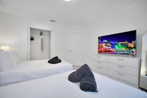 28 beds, sleeps 42, Entire Location Dream - 168 | 12 dormitorios, colchones con acolchado adicional, wifi gratis