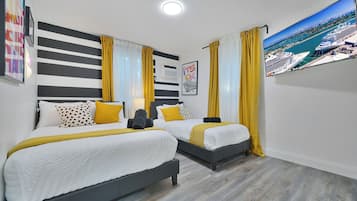 28 beds, sleeps 42, Entire Location Dream - 168 | 12 bedrooms, pillowtop beds, free WiFi, bed sheets