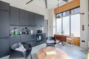 Fridge, oven, stovetop, dishwasher - Stylishly Designed 1BD Flat by Battersea Park (London)